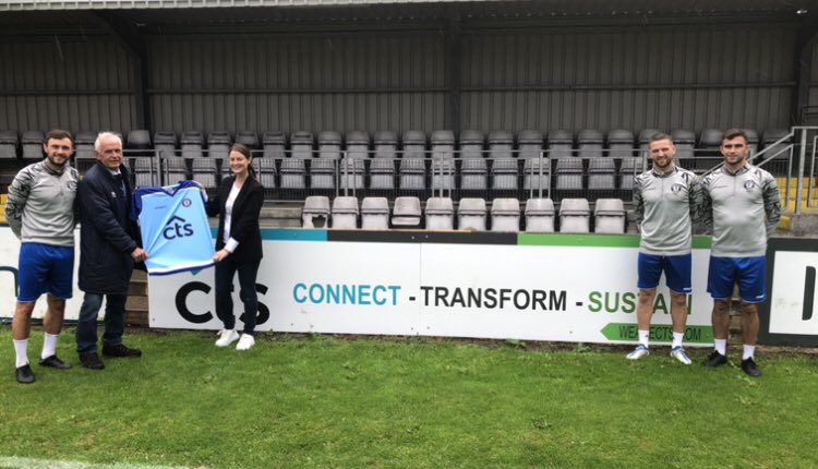 thepointfc's tweet photo. 🔵⚪️We were delighted to welcome our new main sponsor to Milltown yesterday- @CTSWeAre 🔵⚪️

Interim Chairman Jonny Bird, alongside club captain @Francis_McCaff and senior players @JimOHanlon20 and @jLeddy7 welcomed Serena Hylands from CTS to Milltown yesterday. https://t.co/pmXD3qyBw0