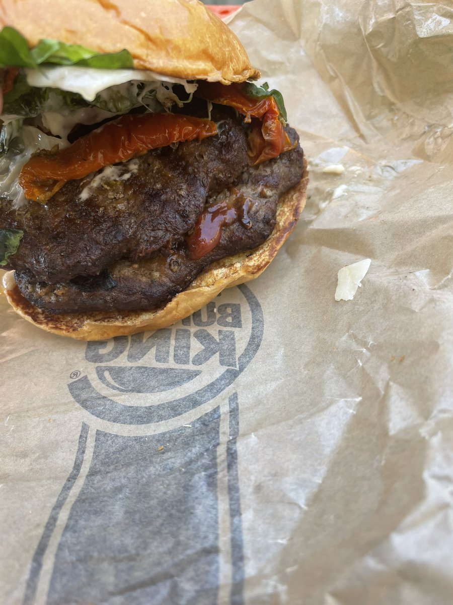 alvarete10's tweet photo. @burgerking_es el 26/08 pedi 3 hamburguesas las cuales me llegaron quemadas, lo reclamé en la app y no he tenido respuesta, que pasa?espero una solucion https://t.co/FGiYpsXda2