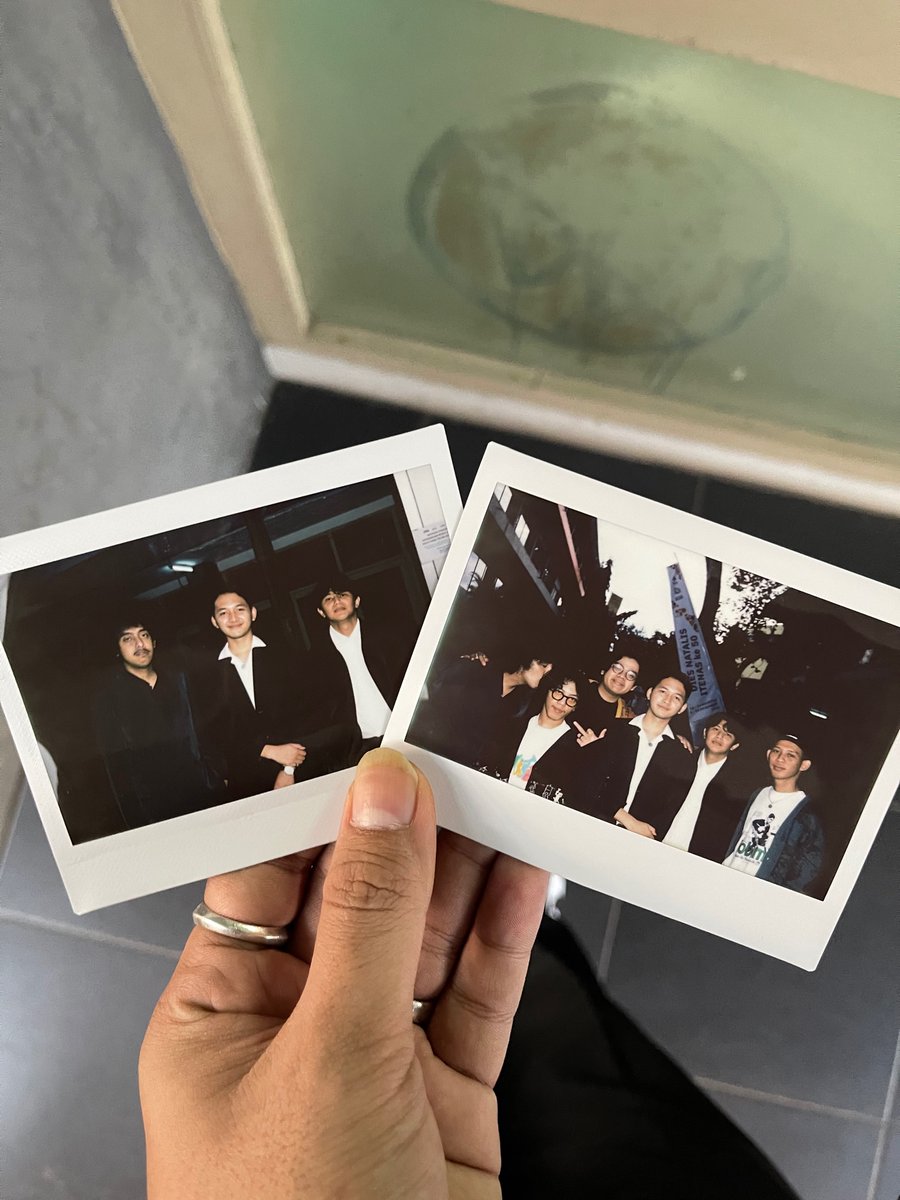jack_trivi's tweet photo. “don’t forget where you belong.” Dari awal ampe akhir bener bener nemenenin all this dude ini. Semoga bisa sama sama lancar dalam berselancar di hidup ini. Meskipun uda di fase ga penting ginian. All this dude come to see my face, my happy face. Thank you so much. https://t.co/QzP8piVvCB