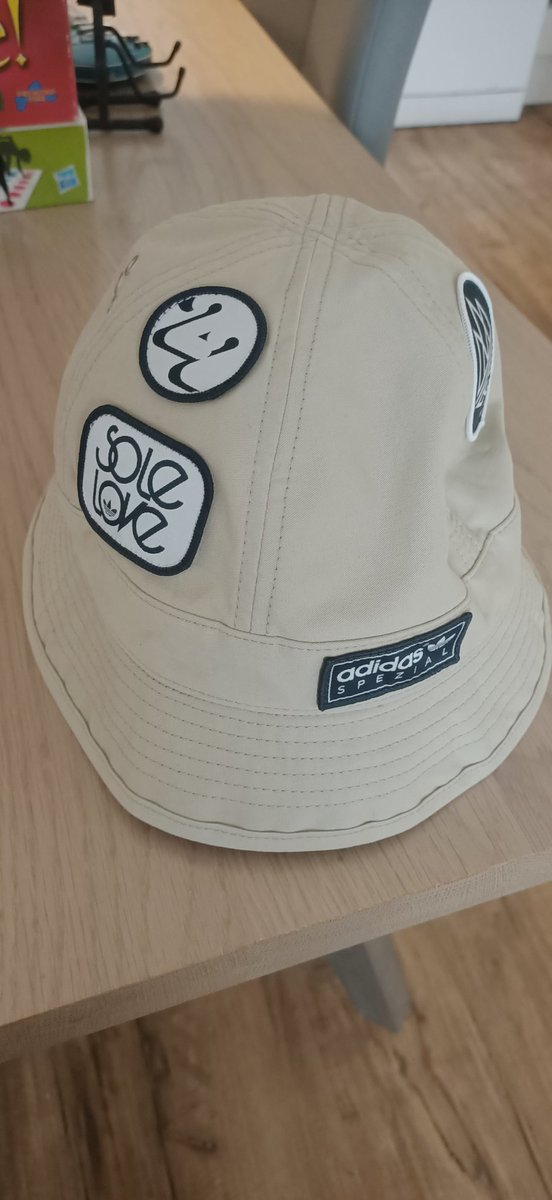 shinless77's tweet photo. Adidas spezial patch bucket hat. BNWT £70 tyd, which is what I paid with overseas postage.
Size OSFW. Any retweets appreciated. Many thanks https://t.co/iruYwyjWwL