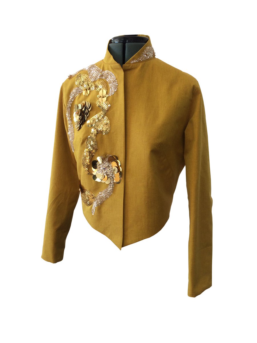 Embellished fashion fairy-tale 
.
.
.
#seasonlessfashion #madetoorder #jacket #embroidery #Tambour #details #handmade #sustainablefashion #timeless #style #investmentdressing #designedtolast #wearyourimagination #moixa #livelovefashion