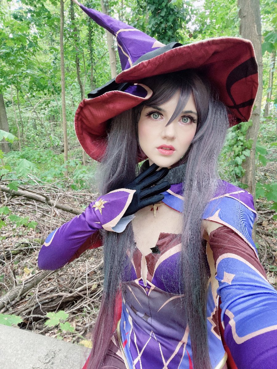 maimahouvt's tweet photo. As I reached 100 followers I kept my promise and #cosplayed #mona from #GenshinImpact 💕 Exclusive Photoshoot pictures as well as behind the scenes material will be released on my Patreon soon 🌸 #cosplay https://t.co/FN8CzSgtPB