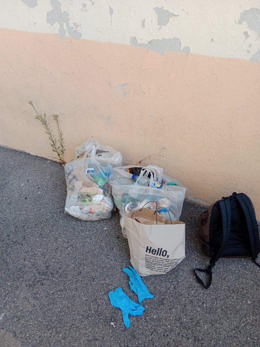 LatiosLouna's tweet photo. La team Maknae Line de Aix en Provence pour le #CleanUpForJK !!
(@DuboisSophie18 et moi)
On s'est éclatées c'était génial !
@BTSFRANCE_ https://t.co/pf3Oi1jtLq