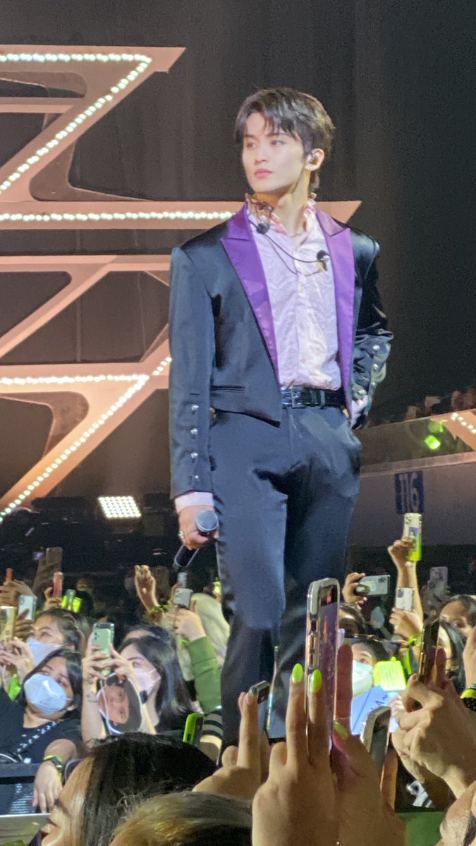 fairyjaeh's tweet photo. 220904 Neo City : The Link Manila 

MARK LOOKS SO ETHEREAL

#NEOCITY_THE_LINK_MANILA #THELINKTourManila https://t.co/Ovnfr3Vuhm