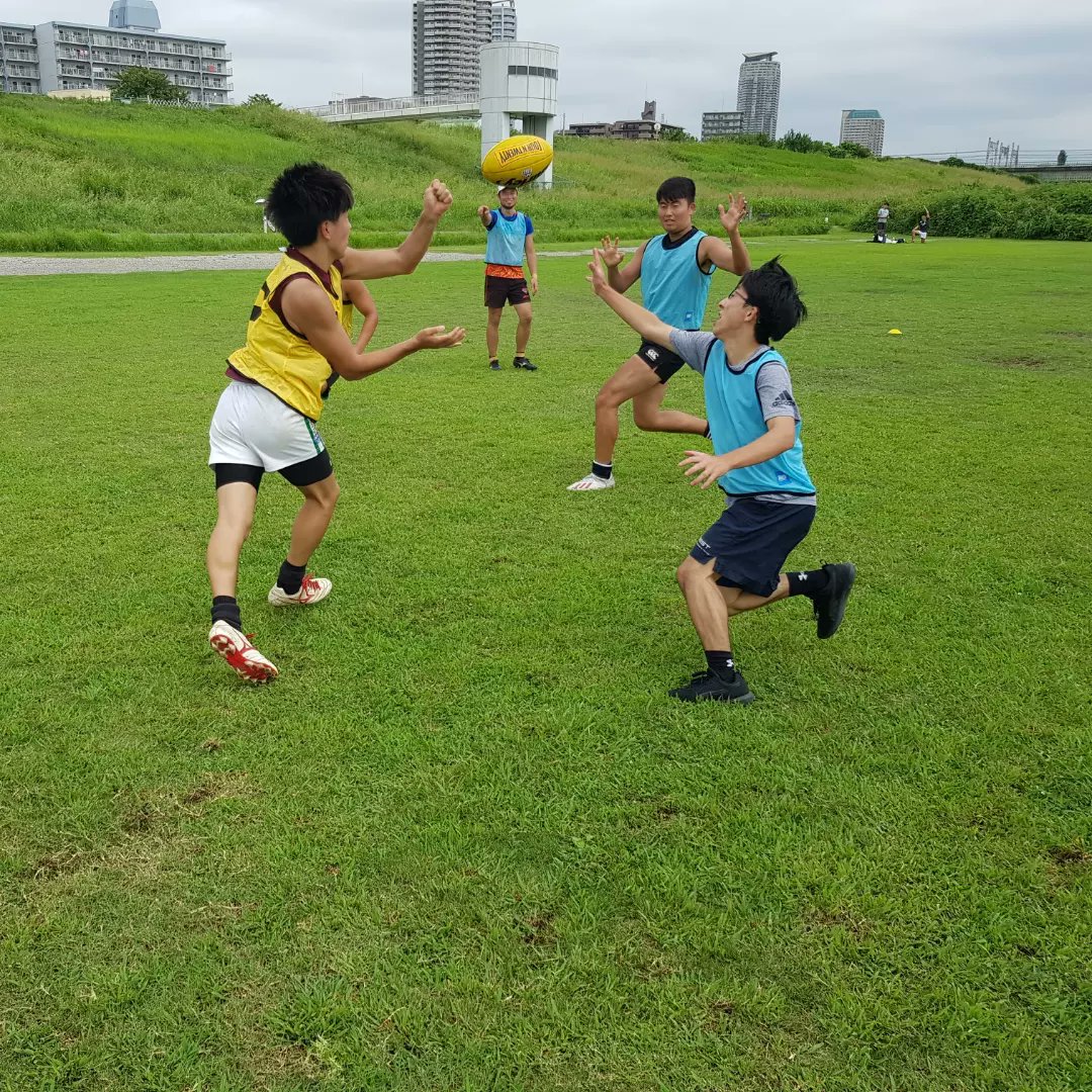 Japan_AFL's tweet photo. 昨日、5ヶ月ぶりにトレーニングができました！

ハンドとキックのフォーム確認からハンドボールゲームやポールに当てるチャレンジまで、2時間いっぱい動いて充実した練習になったと思います🏉

来月のトレーニング日程はまた決まり次第こちらで案内します！

#オーストラリアンフットボール #日本代表 https://t.co/6DZP7RNIMR