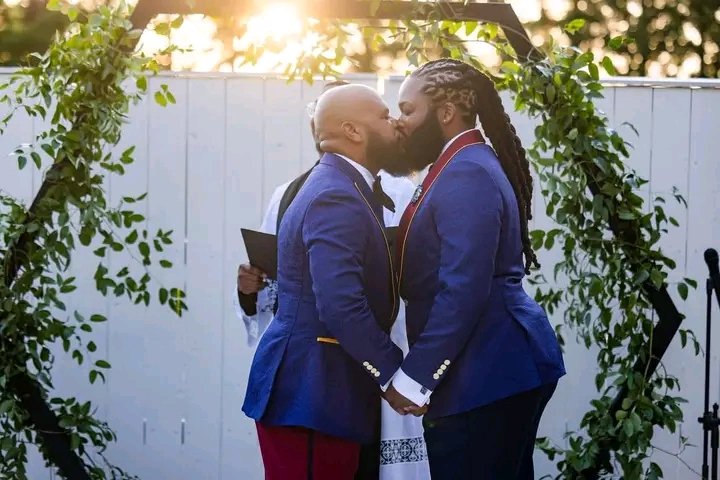 Simzalekkersa's tweet photo. After the #140bars #Bigzulu and #CasperReply the both decided to get married bese they don't tell us...๐ฅบ๐
@BigZulu_ZN ๐คทโโ๏ธ @casspernyovest nama bangathini yin laba๐
๐
๐
๐
๐๐ https://t.co/kFv2tqS0GI