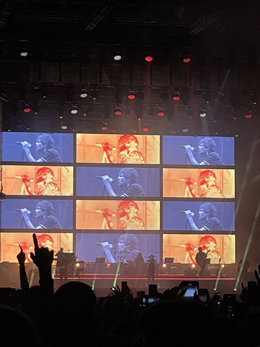 lousmileeee's tweet photo. I can believe I took this photos of him @Louis_Tomlinson #LTWTMilan #LTstabbing #LouisTomlinson #louisTomlinsonMilano https://t.co/DrWL7SXKDH
