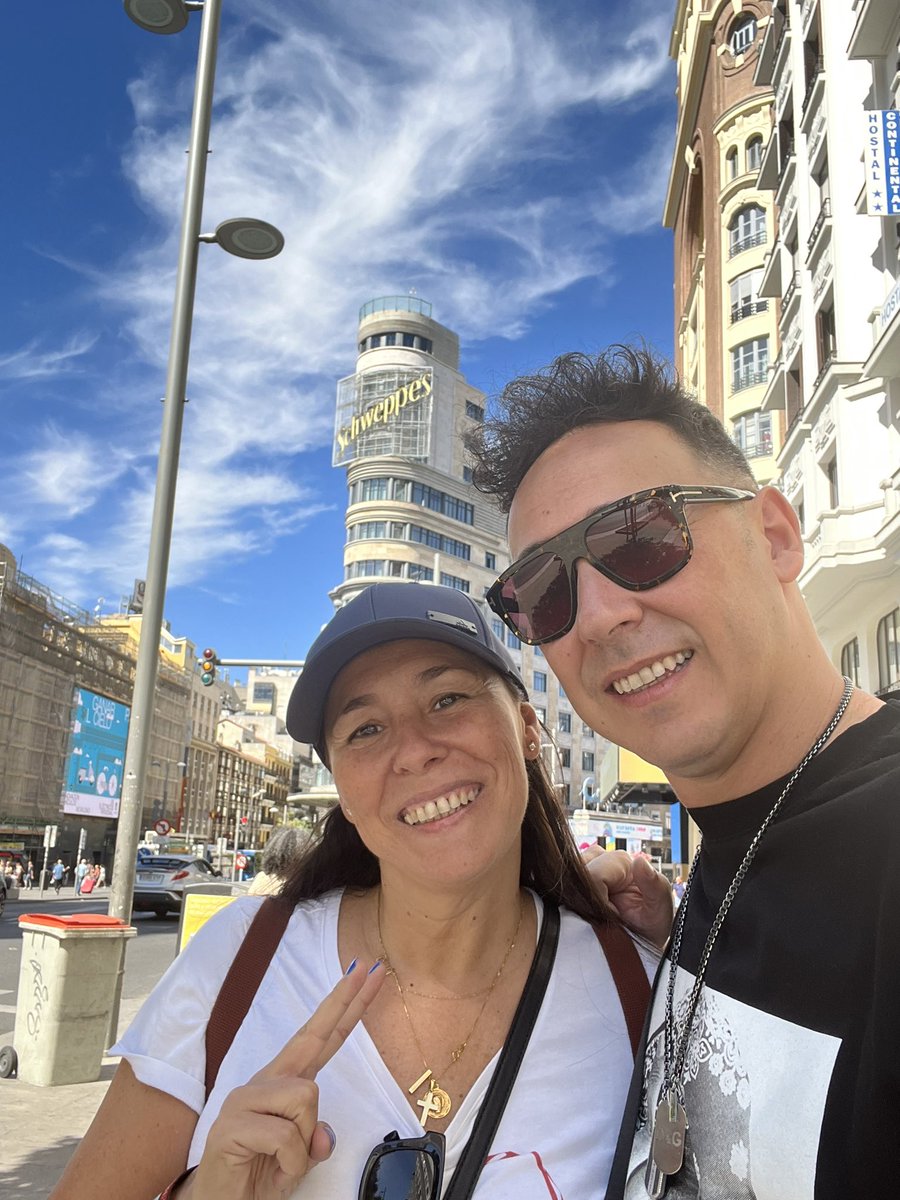 BUBBLEWOMAN8's tweet photo. Los olivares por Madrid @felixolivaresdj
#BubbleHappy💙💙💙 https://t.co/DD4jiuTkcb