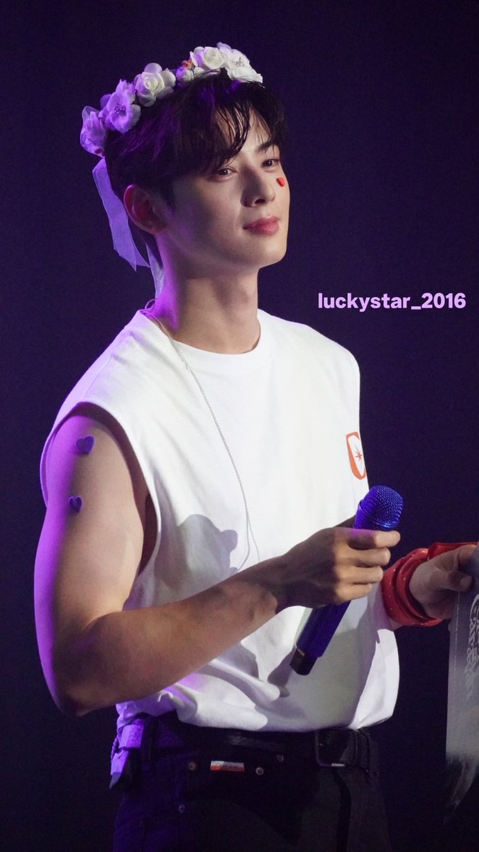 luckystar_2016's tweet photo. 220903 JOTM 2회차 
차은우 실물 아직 안 보신 분들께...
무엇을 상상하든 그 이상이에요 

#차은우 #CHAEUNWOO 
 #JOTM_SEOUL #ウヌ 
@offclASTRO https://t.co/2EWfmaRRsm