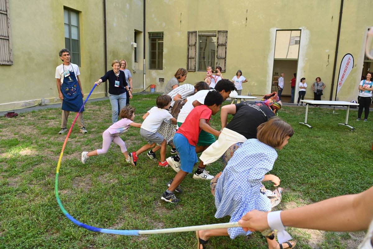 emergency_ong's tweet photo. #BibliotecaPanizzi #ReggioEmilia Domenica di laboratori, attività e giochi per educare alla #pace attraverso colori, creatività e condivisione di idee con armonia e confronto. Prossimo appuntamento alle 16:00 con edu-larp #MissioneMedea per vivere un'esperienza fantascientifica! https://t.co/yL41Zbsl0B