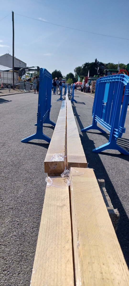 S_LechatGatel's tweet photo. #recorddumonde de la tartine des #rillettes la + longue : RDV à 15h00 sur le #forail ! @VilledEvron @lescoevrons #Festivaldelaviande https://t.co/W3VEIyl8si