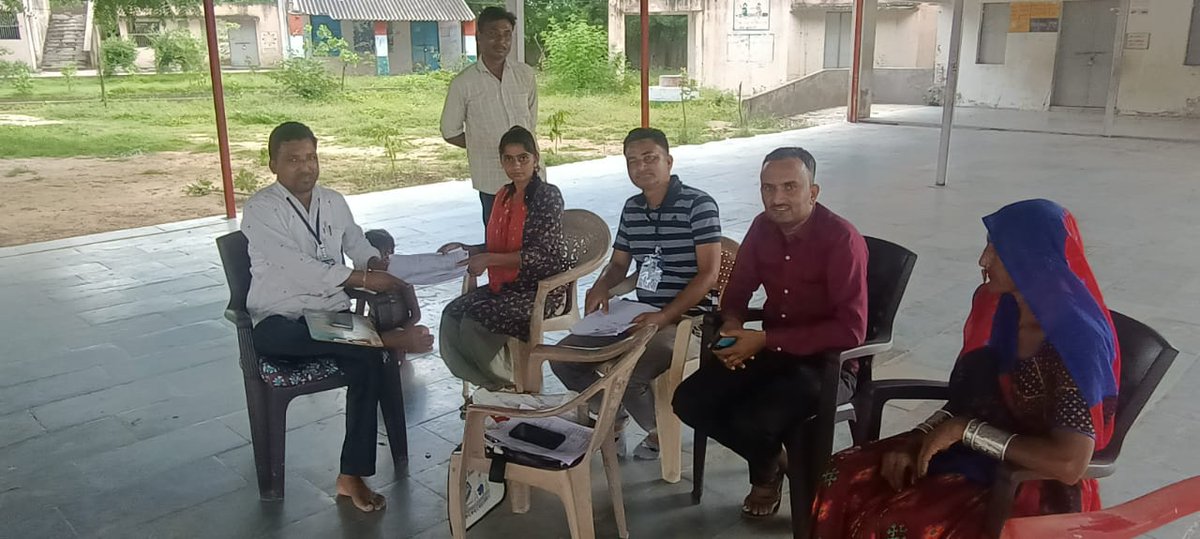 માંગરોળ મુકામે મહિલા સરપંચશ્રી સાથે બુથ લેવલ અધિકારી શ્રીઓની પ્રાથમિક શાળામાં ચાલતી મતદારયાદી ઝુંબેશમાં મુલાકાત કરી તથા માંગરોળ ગામમાં ઝેન્ડર રેશિયો ઓછો હોઈ તે અંગે ચર્ચા કરી અને સંપર્ક કરી ૧૦ મહિલા મતદારોના ફોર્મ મેળવવામાં આવ્યા <a href="/sdmtharad/">Dy.collector & SDM Tharad</a> <a href="/CollectorBK/">Collector & DM Banaskantha</a> <a href="/ECISVEEP/">Election Commission of India</a>