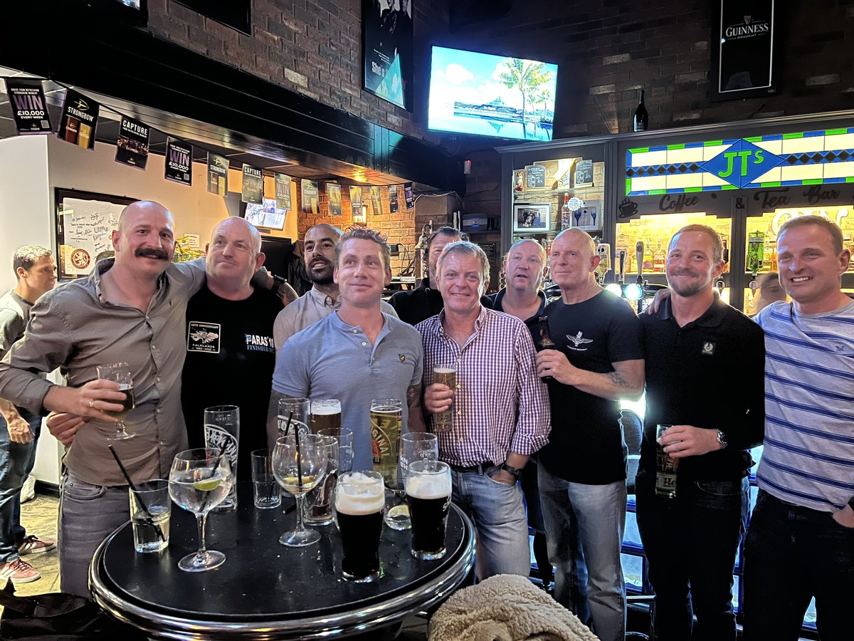 Post <a href="/ThePARAS10/">PARAS'10</a> piss up with some past and present Paratroopers 💪🏼