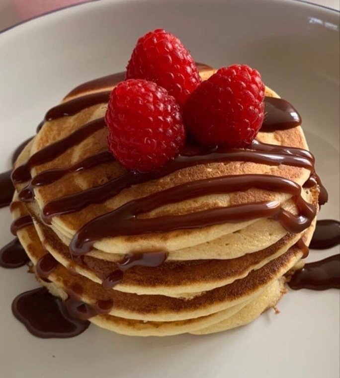 —Se despertó temprano para ir a casa de Holly a jugar a D&amp;D, y como aún su hermano no estaba despierto le hizo el desayuno y junto al plato le puso una nota que decía: "¿Me perdonas?"—