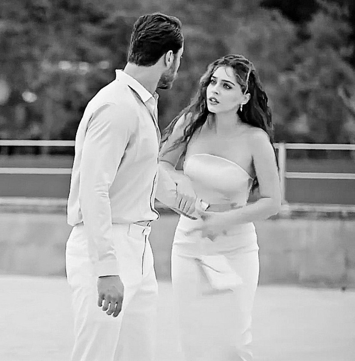 Anim0745's tweet photo. How they protect eachother😍🔥

 #SendenDahaGüzel || #EfMir https://t.co/QXaZZNX9i8