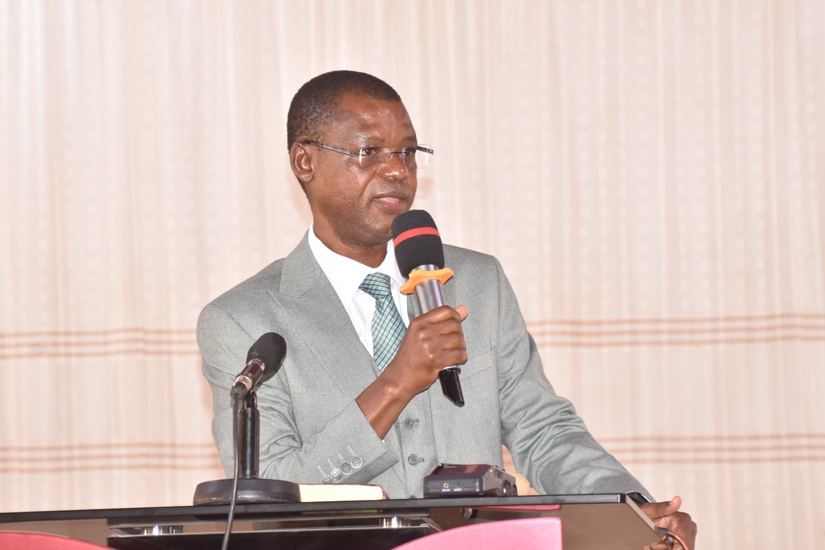 RTNBurundi's tweet photo. Dans ses salutat° adressées aux fidèles de l'église #FECABU @HonSinzohagera rappelle les recommandat° issues de sa mission effectuée en Afrique du Sud où les Représentants d parlements d'Afrique ont échangé sur la situat° du COVID-19 en Afrique&la sécurité alimentaire en Afrique. https://t.co/EbnGGsXd9x
