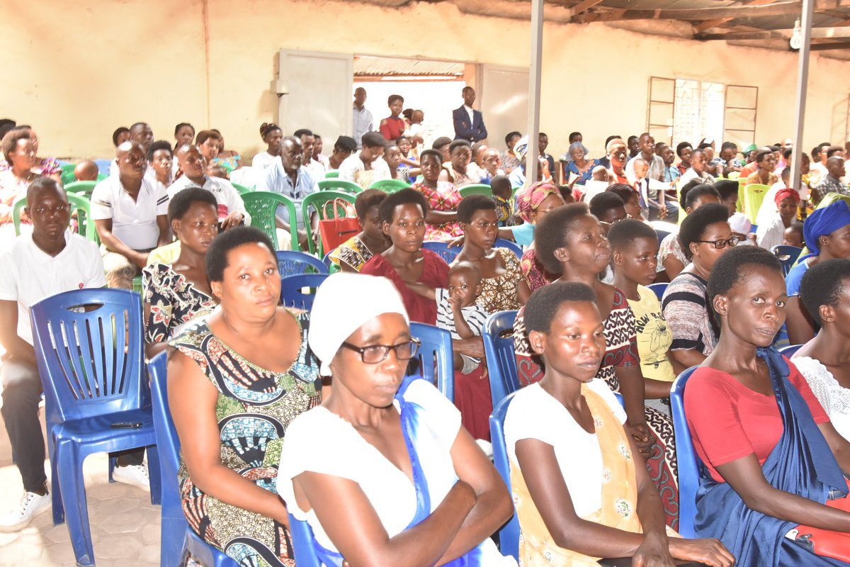 RTNBurundi's tweet photo. Dans ses salutat° adressées aux fidèles de l'église #FECABU @HonSinzohagera rappelle les recommandat° issues de sa mission effectuée en Afrique du Sud où les Représentants d parlements d'Afrique ont échangé sur la situat° du COVID-19 en Afrique&la sécurité alimentaire en Afrique. https://t.co/EbnGGsXd9x