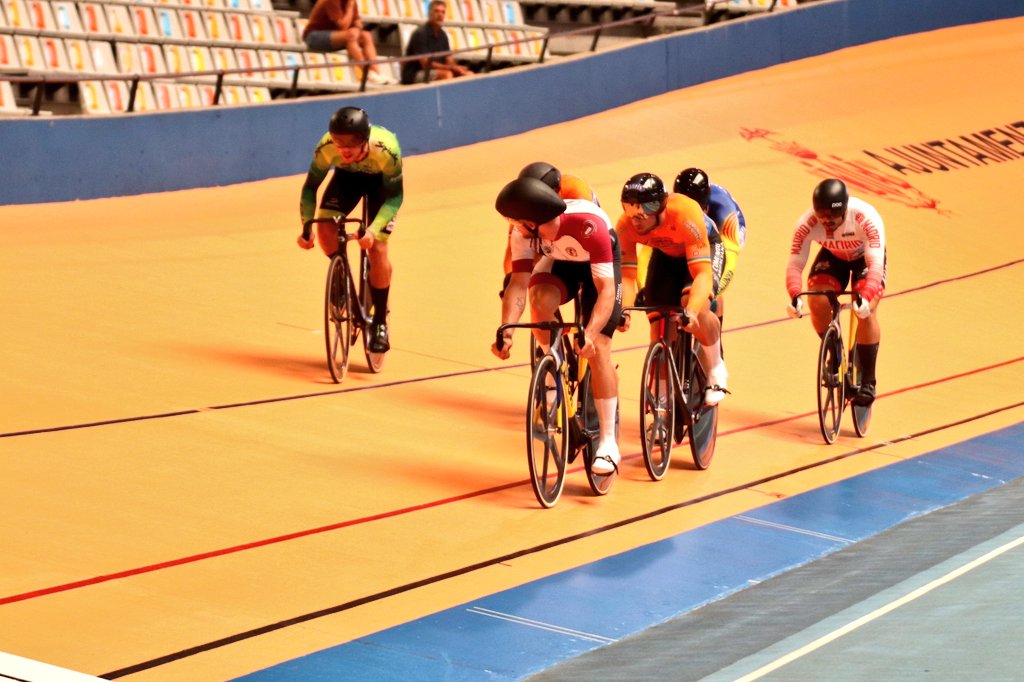 #CEPistaValencia22 | 🥇 Pepe Moreno se hace con el triunfo en Keirin tras un ajustadísimo final  🏆🇪🇸
🥈 Alejandro Martínez 
🥉 Itmar Esteban

<a href="/comunitatesport/">Comunitat de l'Esport</a> @fta_cv #comunitatesport
