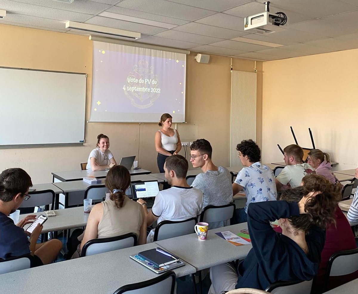 Copcmt's tweet photo. #formation | Ravie de participer au weekend de formation des administrateurs.rices de @la_feder

Un #réseau formé et mobilisé pour représenter les #étudiants et #étudiantes lors de cette nouvelle année #universitaire 💪 https://t.co/zFx6ifMrsO
