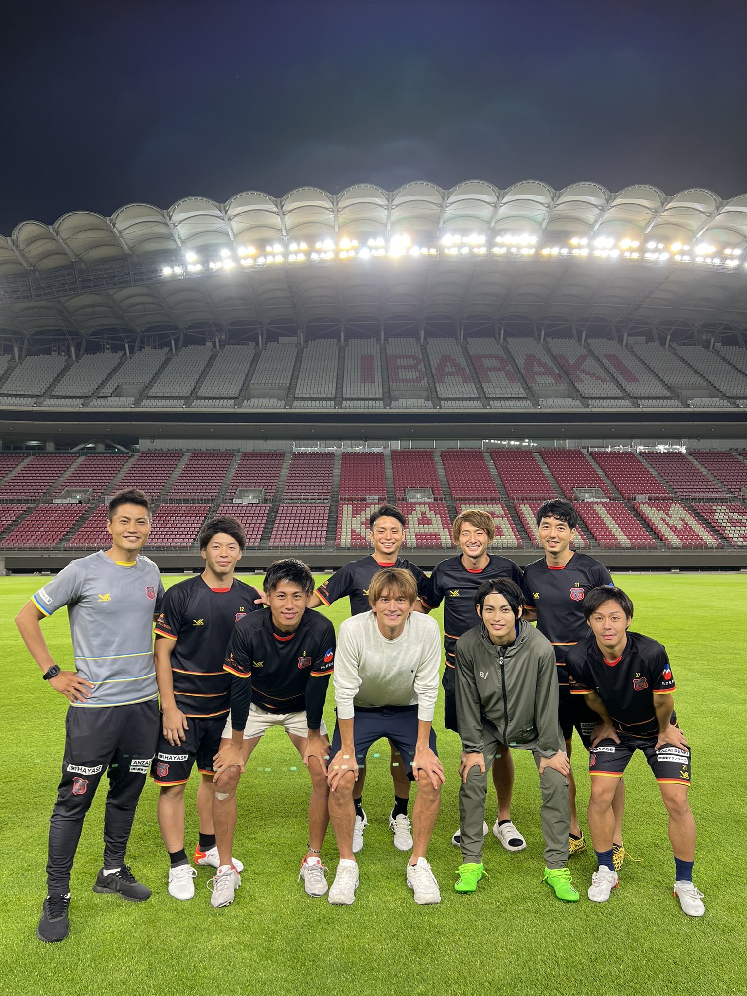 公式 日曜劇場 オールドルーキー 最終回 Spアスリート発表 現役プロサッカー カレン ロバート選手が Jリーガー伊垣と共に日本代表戦に出場します 圧巻の試合シーンをお見逃しなく 最終回は 今夜9時 オールドルーキー 最終回