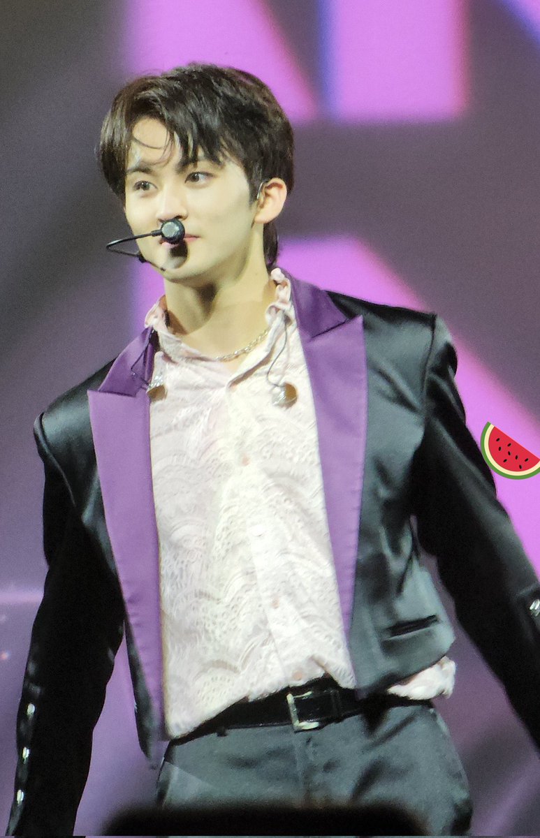 LOOKSMKL's tweet photo. #MARK https://t.co/FYtaOnWWPJ