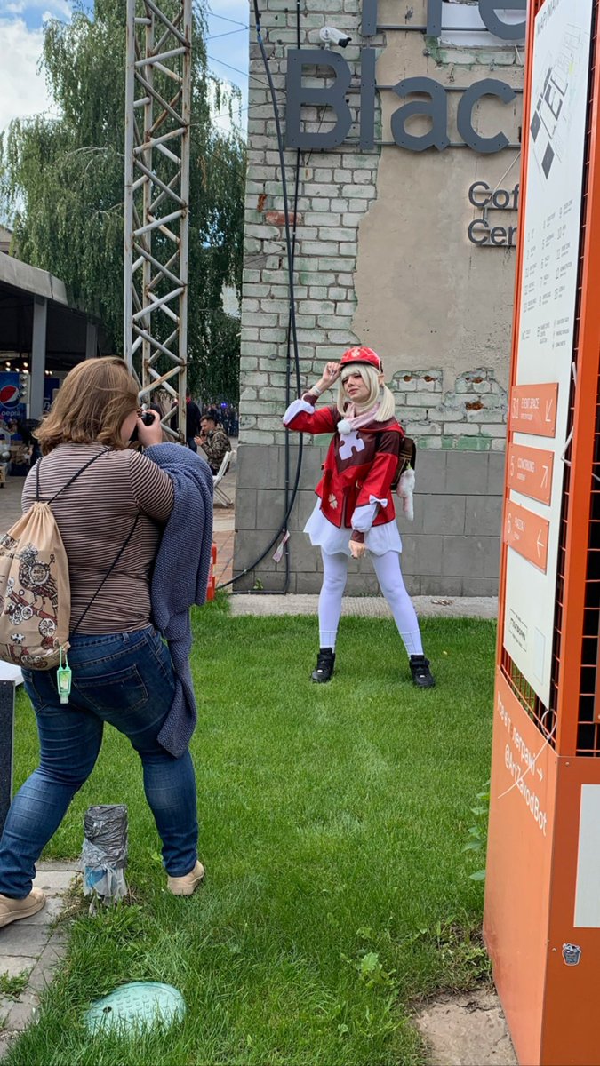 natarin_rin's tweet photo. Рівно рік тому я безтурботно проживала своє найкраще життя і тусила на коміконі в Києві 🥹

#ccu #ComicConUkraine https://t.co/RE2D6VhTiE