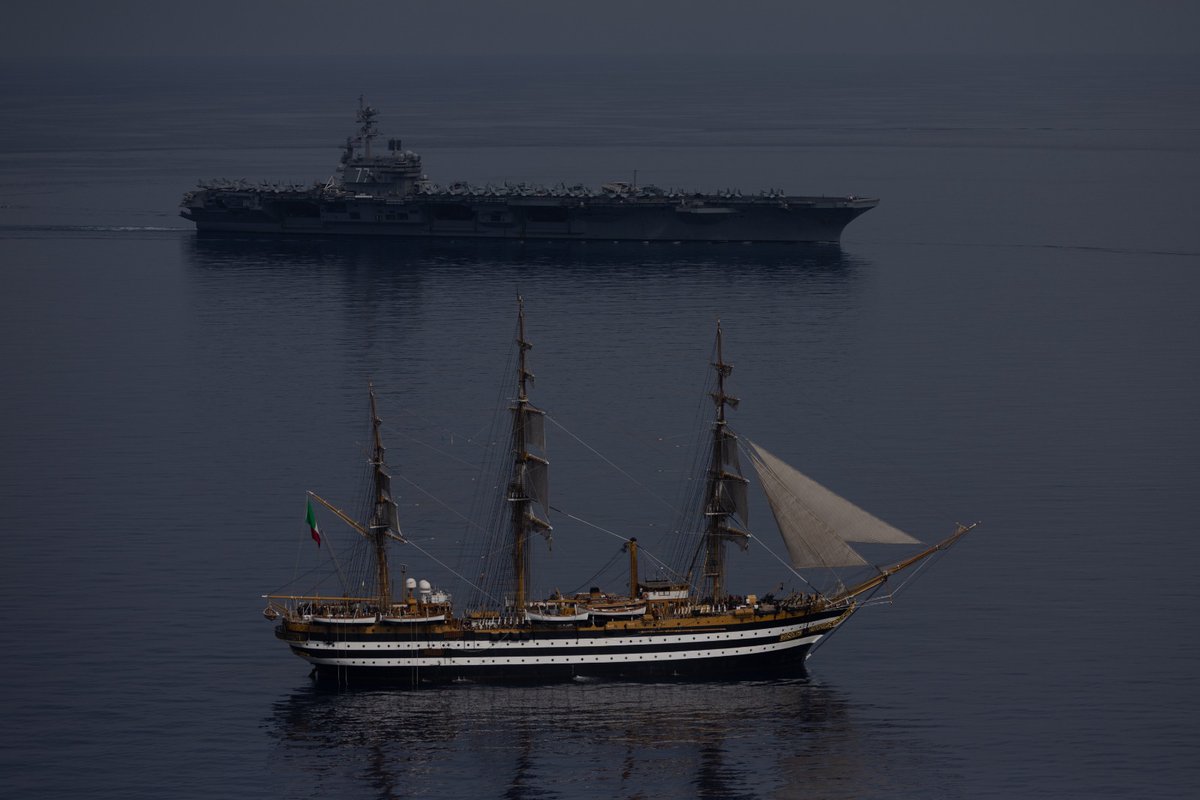 ItalianNavy's tweet photo. 60 anni dopo l'incontro con la USS Independence il 1 settembre la portaerei USS George H.W. Bush ha salutato così #naveVespucci:
"Amerigo Vespucci, after 60 years you’re still the most beautiful ship in the world”
#MarinaMilitare
#NoiSiamolaMarina @MinisteroDifesa @SM_Difesa https://t.co/0CrT65ebxg