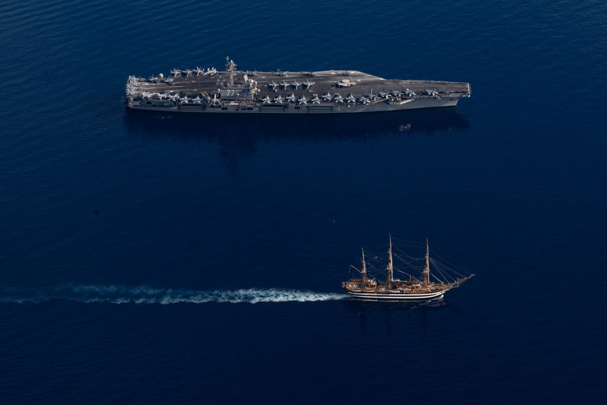 ItalianNavy's tweet photo. 60 anni dopo l'incontro con la USS Independence il 1 settembre la portaerei USS George H.W. Bush ha salutato così #naveVespucci:
"Amerigo Vespucci, after 60 years you’re still the most beautiful ship in the world”
#MarinaMilitare
#NoiSiamolaMarina @MinisteroDifesa @SM_Difesa https://t.co/0CrT65ebxg