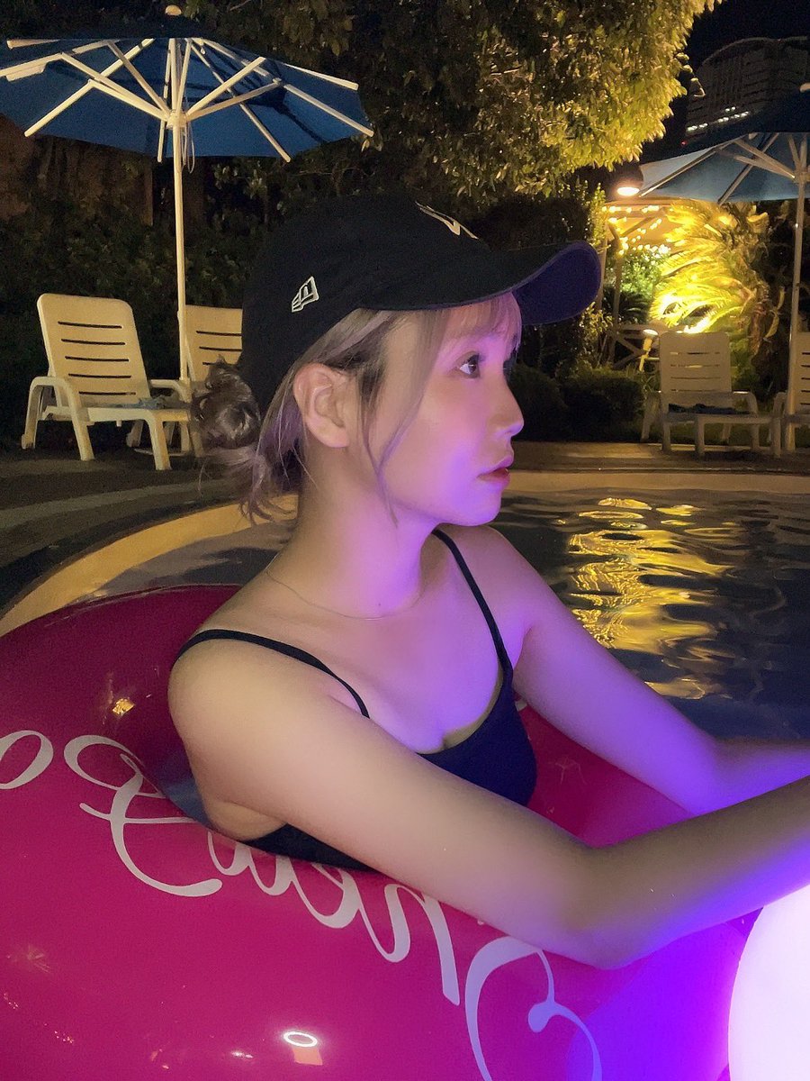 hnthnk0's tweet photo. あのすいません…
夏ってまだ延長可能ですかねえ🍧🐳 https://t.co/7jLj346NKr