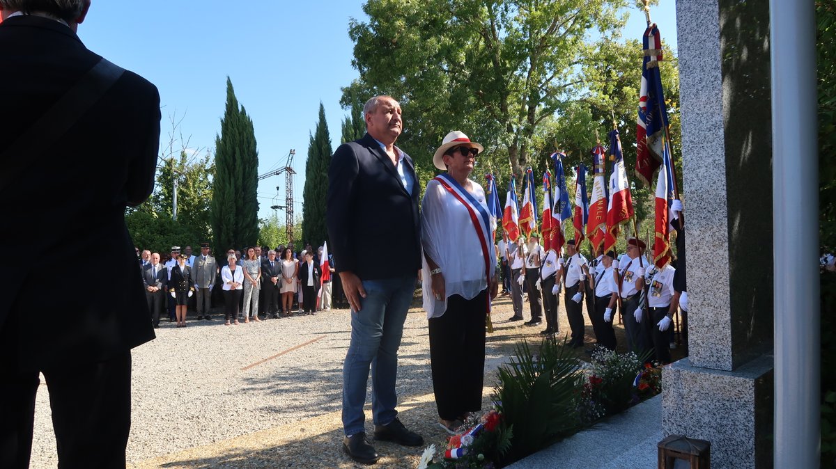 tarnetgaronne82's tweet photo. Ce matin, #MichelWeill commémore les 80ans des déportations juives à #Septfonds, en compagnie de Nadine Sinopoli, maire de la commune et conseillère départementale du @tarnetgaronne82, des vices-présidents José Gonzalez et Emmanuel Cros ainsi que de nombreux élus locaux. #mémoire https://t.co/dcdwbvY2ls