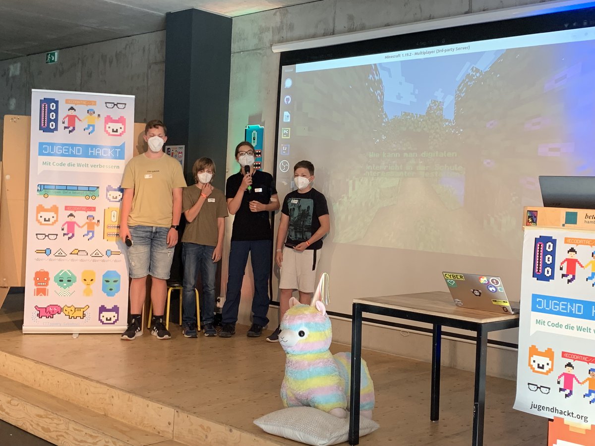Unsere erste Gruppe: Minecraft im Unterricht. Auf dem interaktiven Minecraft-Server sollen die Lerninhalte für verschiedene Fächer in Form von Quizzes vermittelt werden. Auch Schildkröten-Fußball gibt es.
#jugendhackt #jhhh22 #jhhh2022