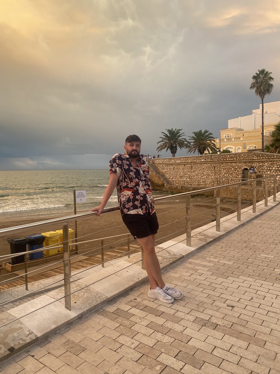 Simonsays2510's tweet photo. Back from my first holiday in 3 years and it was everything I needed. #sitges https://t.co/GIrBgNSKmY