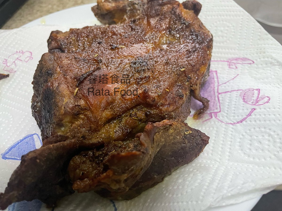 NZhunt3r's tweet photo. I unrolled our boneless rolled NZ lamb shoulder and cooked it for dinner. Amazing quality!! It’s such a great cut & it’s easy to understand why it’s so popular. If you are in China, get in touch as we sell these and can ship all over China. #NZLamb #EasyToCook #NotTooBig https://t.co/r1gN2cdaia