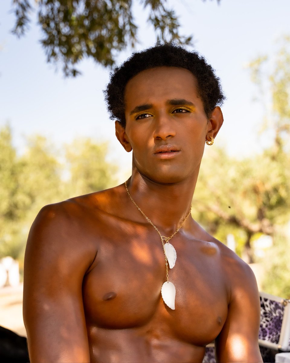 mitiku_marcos's tweet image. #editorialdemoda #fashion