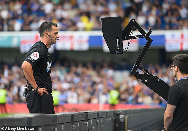 WestHamViews_'s tweet photo. SACK. HIM. @FA! https://t.co/I0MasVuxiw