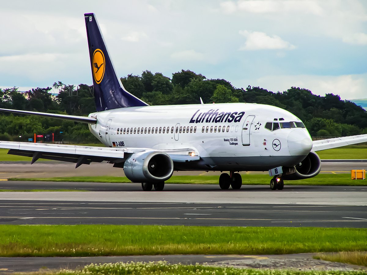InflightJames's tweet photo. Back in 2008, the Boeing 737 Classic was a pretty common sight at Manchester Airport. These days, not so much.
#Boeing #737 #ManchesterAirport #Lightroom #Classic #AvGeek #AvGeekMemories #Thomson #BMIBaby #Lufthansa #PlaneSpotting #InstaPlane #PlaneGram https://t.co/VzSnToUP3y