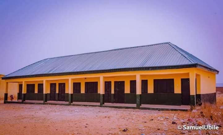 AminuAbuzayd's tweet photo. PROJECT TWENTY THREE

#Kwariproject65
#Kwariatwork

Construction and furnishing of one block of three classrooms at LGEA Primary School, Dakande, Zuntu Ward, Kubau LGA facilitated by Senator Suleiman @Abdu_Kwari

©️ Kwari Media Team
@TrackaNG @BudgITng @nassnigeria https://t.co/BpKfnRJ4ph