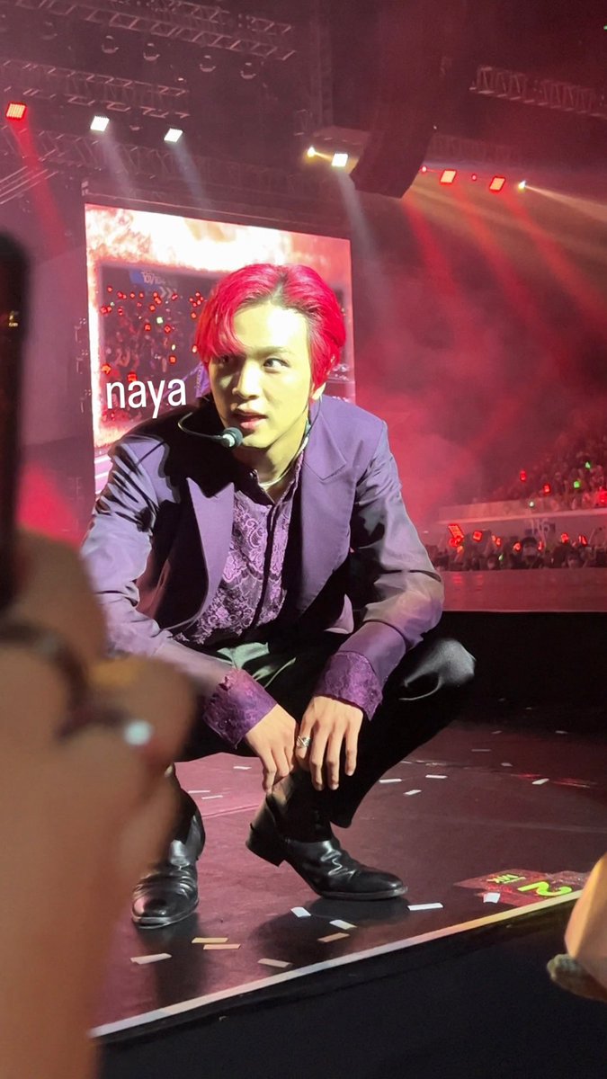 alwayshinemk's tweet photo. HAECHAN IS SO NEAR WTF 

#NCT127inManila https://t.co/ZOqGkWRaY1