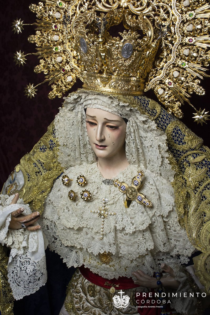 PrendimientoCor's tweet photo. 📸 Nuestra Señora de la Piedad ya se encuentra ataviada para los cultos que durante los próximos días se celebrarán en su honor y gloria. 

#PiedadSalesiana https://t.co/NFm9JBhA4O