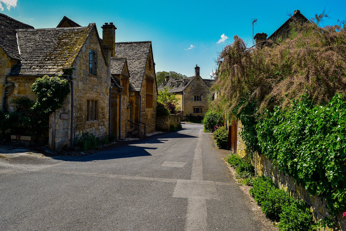 CotswoldFriends's tweet photo. VOLUNTEERS WANTED TO HELP SUPPORT ISOLATED PEOPLE IN THE #BOURTON AREA
We need #volunteers to support people who may be isolated by providing help with befriending, carer support, and volunteer driving. Could you help? If so, call us on 01608 697007. Please RT @moreBourton https://t.co/iau48cGL7a