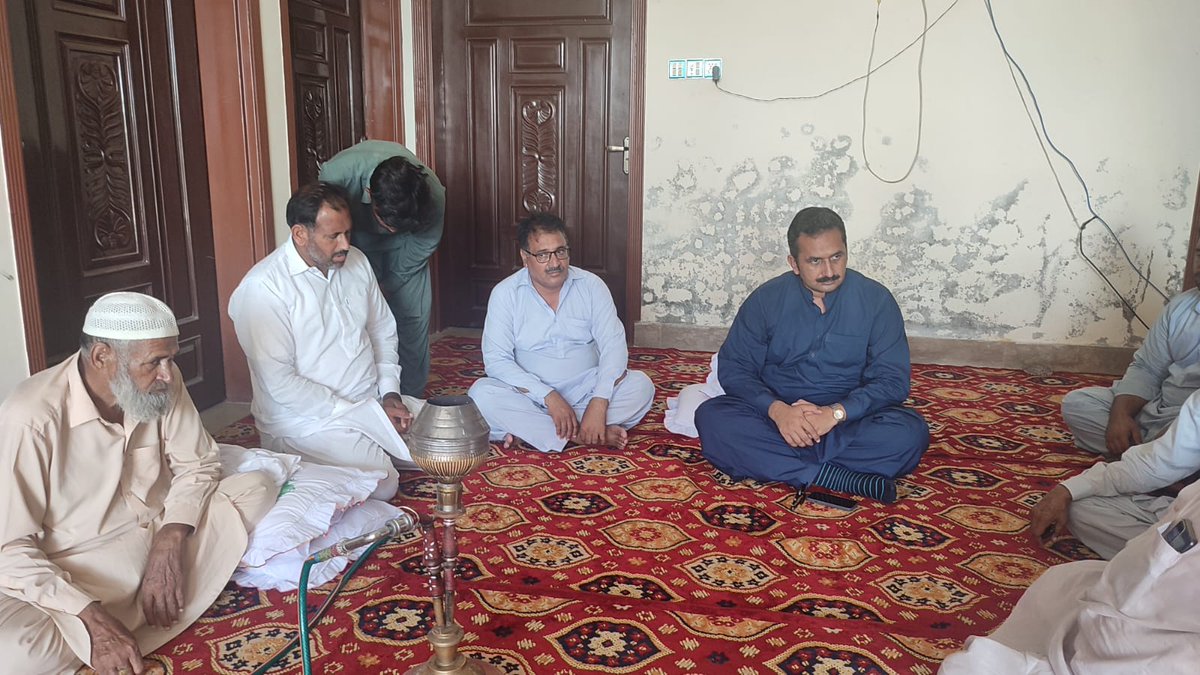 AdilBukshPK's tweet photo. ایم پی اے چوہدری عادل بخش چٹھہ نے وزیرآباد میں شیخ بلال صاحب منصور والی میں چوہدری وقار احمد چیمہ صاحب سے ملاقات کی
کھیوےوالی اور ککہ کولو میں فاتحہ خوانی کی
#SMT #PP51 #PP52 https://t.co/Z88pzyesWS