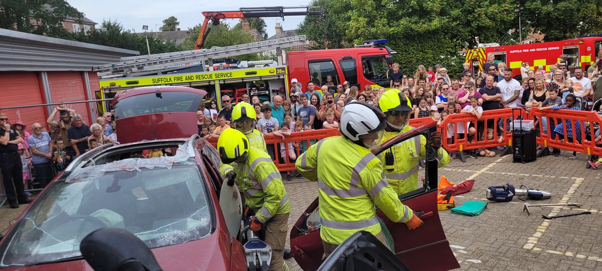 SuffolkFire's tweet photo. Time for a road traffic collision display by Bury Green Watch. Its not just fires we deal with rtcs sadly a daily occurance on Suffolks roads. Drive safe but we are always here if you need us #fatalfour #drivesafe #buryopenday https://t.co/2OHTdW2txX