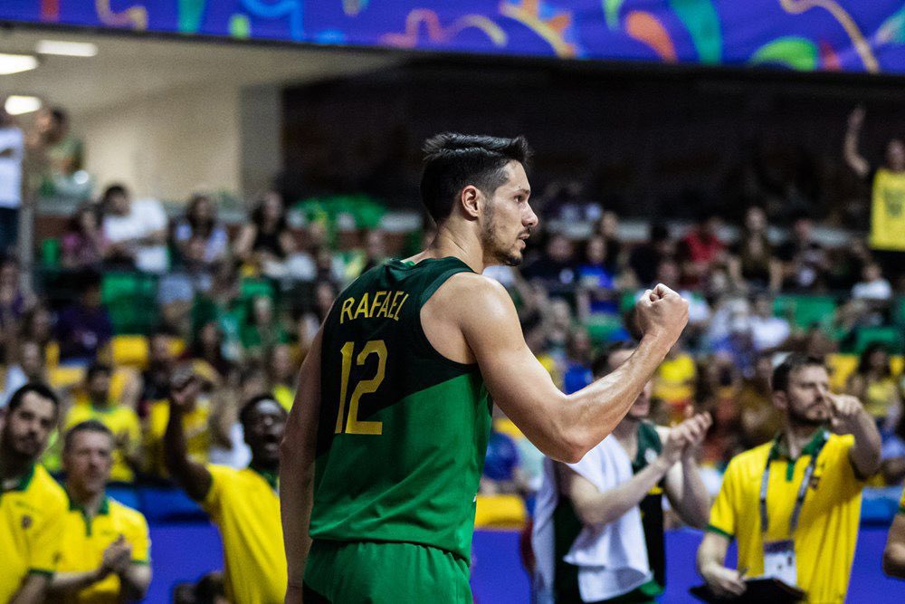 Time Flamengo (@timeflamengo) on Twitter photo Vitória do Brasil e dos nossos craques do #FlaBasquete!
Contando com Mineiro e Gustavo De Conti, a Seleção Brasileira venceu a Colômbia por 100 a 60, na noite do último sábado, e se classificou pras quartas de final. Amanhã o desafio será contra o Uruguai, às 20h10.
📸: FIBA Vitória do Brasil e dos nossos craques do #FlaBasquete!
Contando com Mineiro e Gustavo De Conti, a Seleção Brasileira venceu a Colômbia por 100 a 60, na noite do último sábado, e se classificou pras quartas de final. Amanhã o desafio será contra o Uruguai, às 20h10.
📸: FIBA