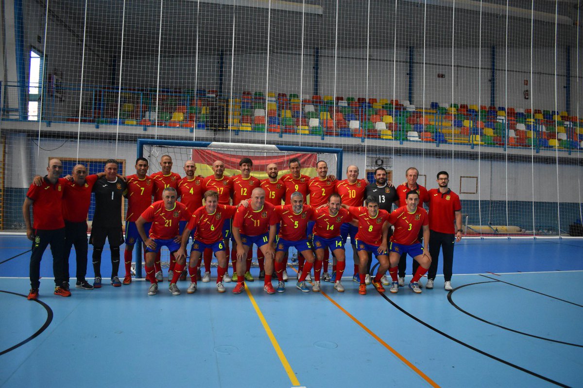 Orgulloso de ti @mario_garciafernandez ayer con la selección española de veteranos de futbol sala en Azuqueca. 💪💪💪💪💪💪junto a otros monstruos como <a href="/Joseruiz_21/">Jose Ruiz</a> y <a href="/dperalo3/">のぞみ💯NOZOMI@AIart🎨アナタの味方💕みんなでフォロワー103万の壁ぶっ壊す👊</a>