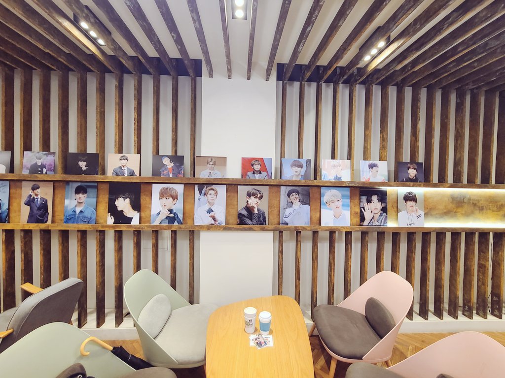 rabbitsun_youl's tweet photo. ˚₊‧𝚃𝚑𝚎 𝟽𝚝𝚑 𝚜𝚎𝚊𝚜𝚘𝚗 𝘸𝘪𝘵𝘩 𝐔𝐏𝟏𝟎𝐓𝐈𝐎𝐍‧₊˚ 

사진이 맛있고 음료가 멋있어요 
7주년 업텐션을 축🎉 축🎉

#업텐션7주년축하해 https://t.co/OUujdnHwe7