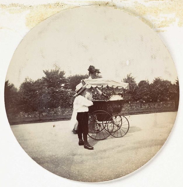 PublicDomainRev's tweet photo. #OnThisDay in 1888, George Eastman patents the very first roll film camera and registers @Kodak as a trademark. It revolutionised photography, making it truly portable. The first Kodak cameras produced circular snapshots, only 2.5 inches in diameter: https://t.co/imve0pAXnY #OTD https://t.co/WlheGs7DtX