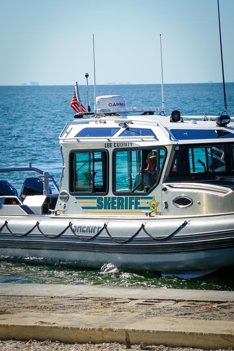 SheriffLeeFL's tweet photo. LABOR DAY BOATING SAFETY

Sheriff Carmine Marceno would like to remind on this Labor Day weekend to have fun, safety is #1. 

🛥 Check your equipment
🛥 Wear a life jacket
🛥 Don’t boat under the influence 
🛥 Travel at safe speeds

#safeboatingcampaign #LaborDayweekend https://t.co/tduYva4xtf