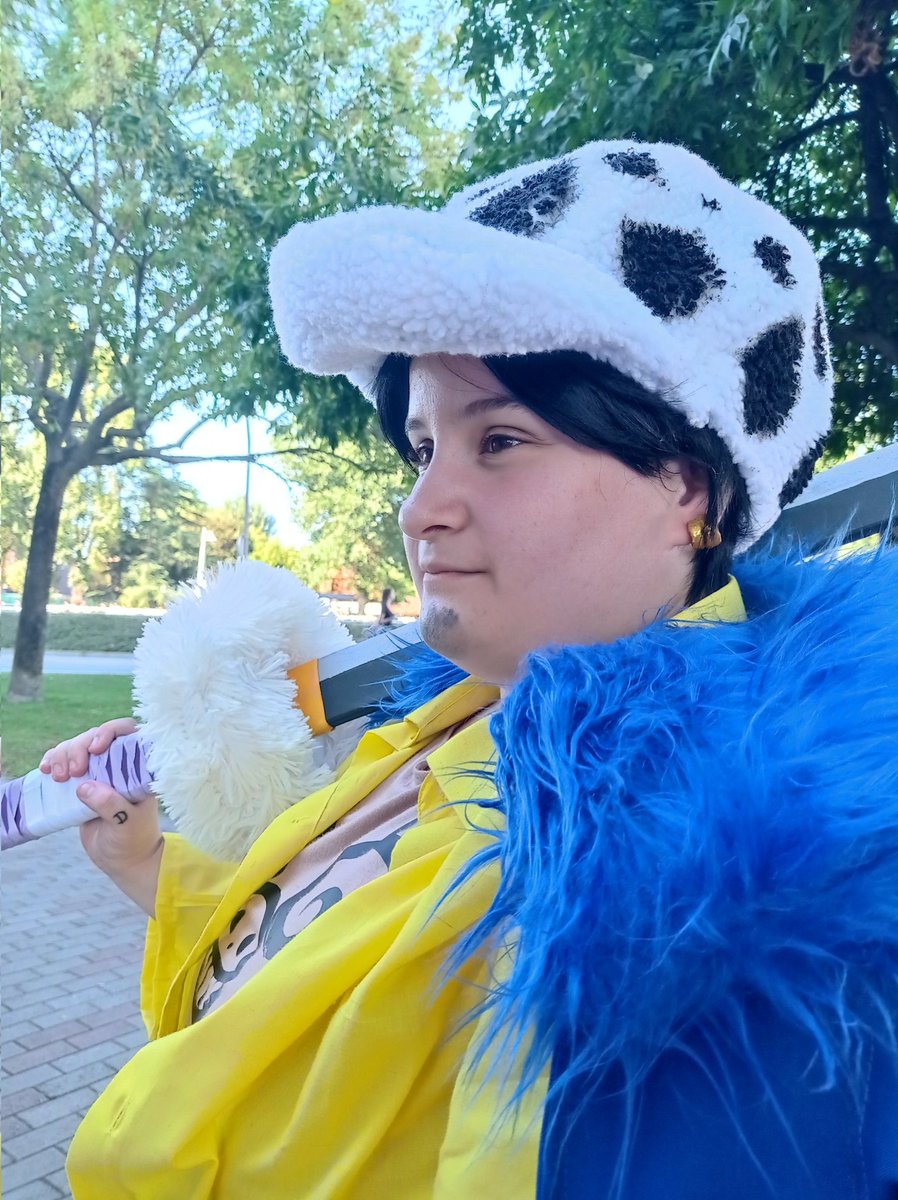 LaKungJin's tweet photo. Loved the Cometcon, I had so much fun! Here are some pics of my Law cosplay, it was really comfy! 😄
(Yes, I don't know how to pose and make up was a bit gone fjjdgjjsndn)
#onepiece #trafalgarlaw
#CometCon22 #cometcon2022 https://t.co/xVemCiVhjK