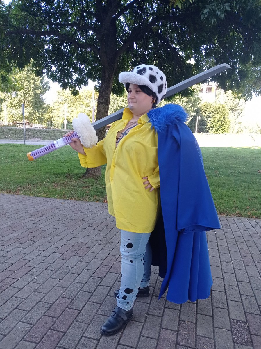 LaKungJin's tweet photo. Loved the Cometcon, I had so much fun! Here are some pics of my Law cosplay, it was really comfy! 😄
(Yes, I don't know how to pose and make up was a bit gone fjjdgjjsndn)
#onepiece #trafalgarlaw
#CometCon22 #cometcon2022 https://t.co/xVemCiVhjK