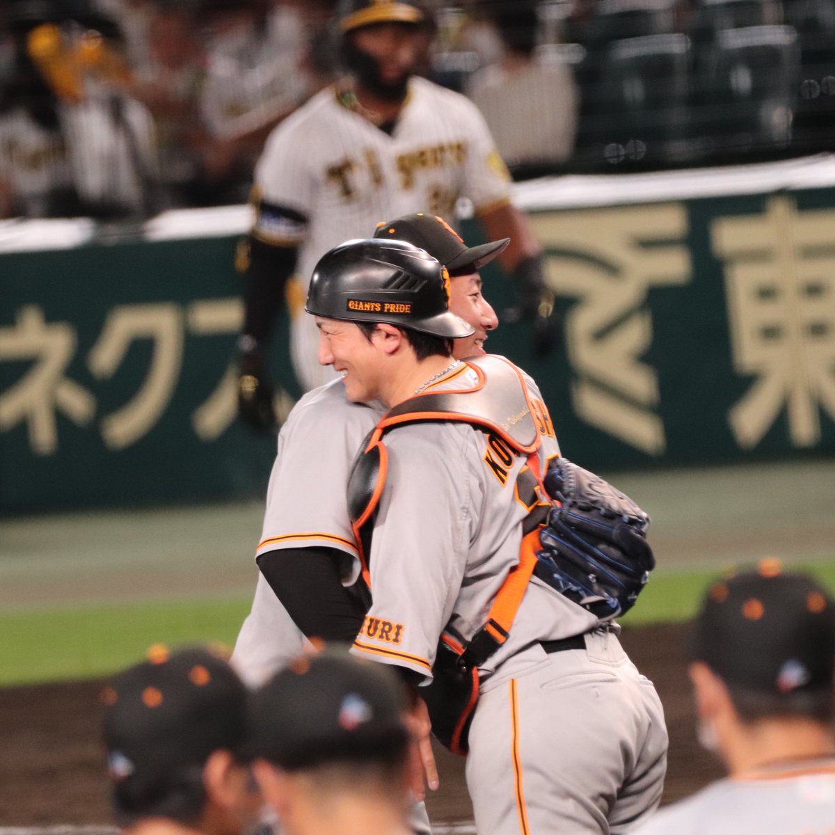 ggskyk's tweet photo. 勝利のハグ〜💗大大大優勝！！！！

2022.09.04
#小林誠司
#大勢
#大勢はガチ https://t.co/unmt7PJKGW